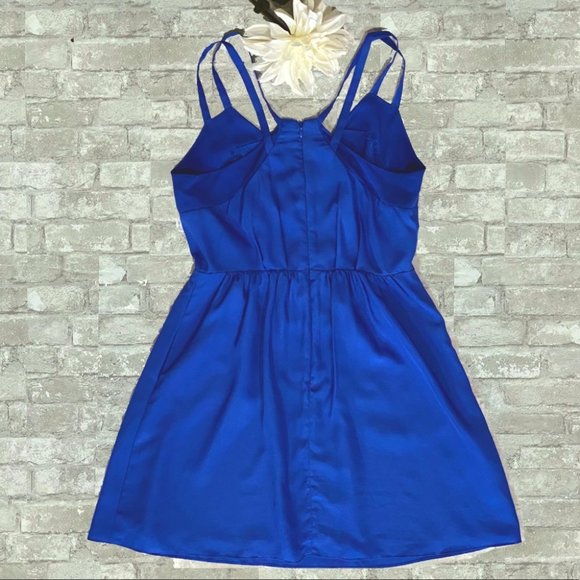 NWOT BCBGeneration V-Neck Mini Dress with Pockets - Picture 15 of 15